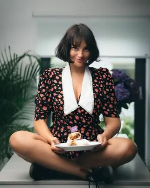 Gizzi Erskine / gizzierskine фото голая #0024