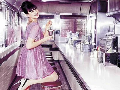 Gizzi Erskine / gizzierskine фото голая #0026