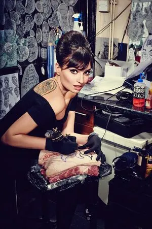 Gizzi Erskine / gizzierskine фото голая #0028