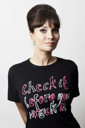Gizzi Erskine / gizzierskine фото голая #0035