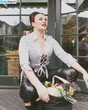 Gizzi Erskine / gizzierskine nude photo #0249