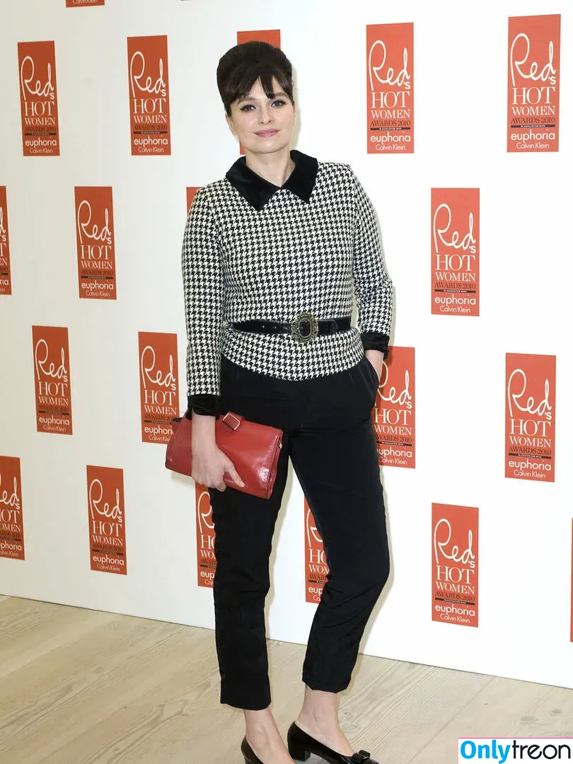 Gizzi Erskine nude photo #0054 (gizzierskine)