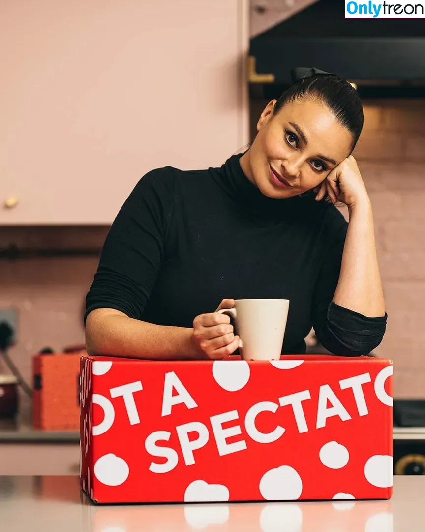 Gizzi Erskine голая photo #0064 (gizzierskine)