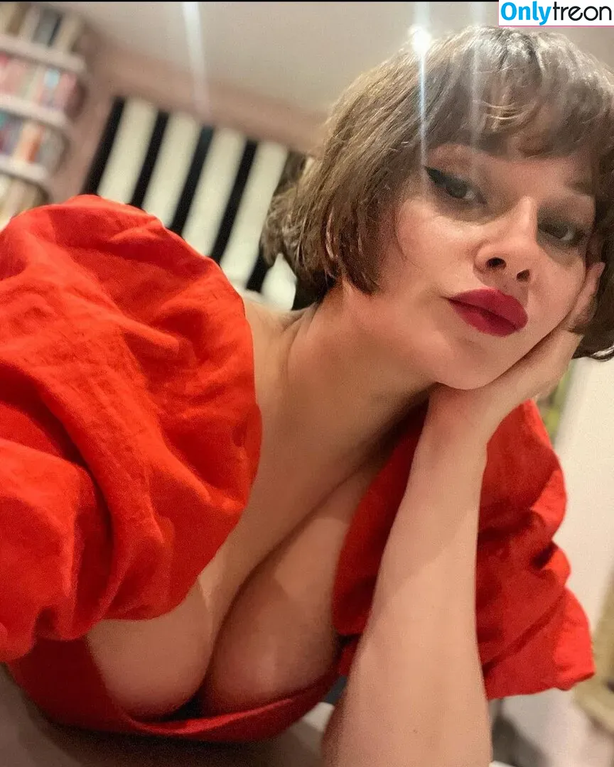 Gizzi Erskine голая photo #0070 (gizzierskine)