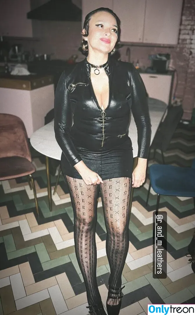 Gizzi Erskine nude photo #0098 (gizzierskine)