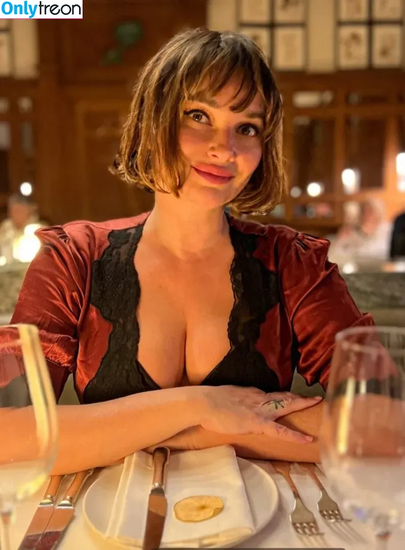 Gizzi Erskine nude photo #0103 (gizzierskine)