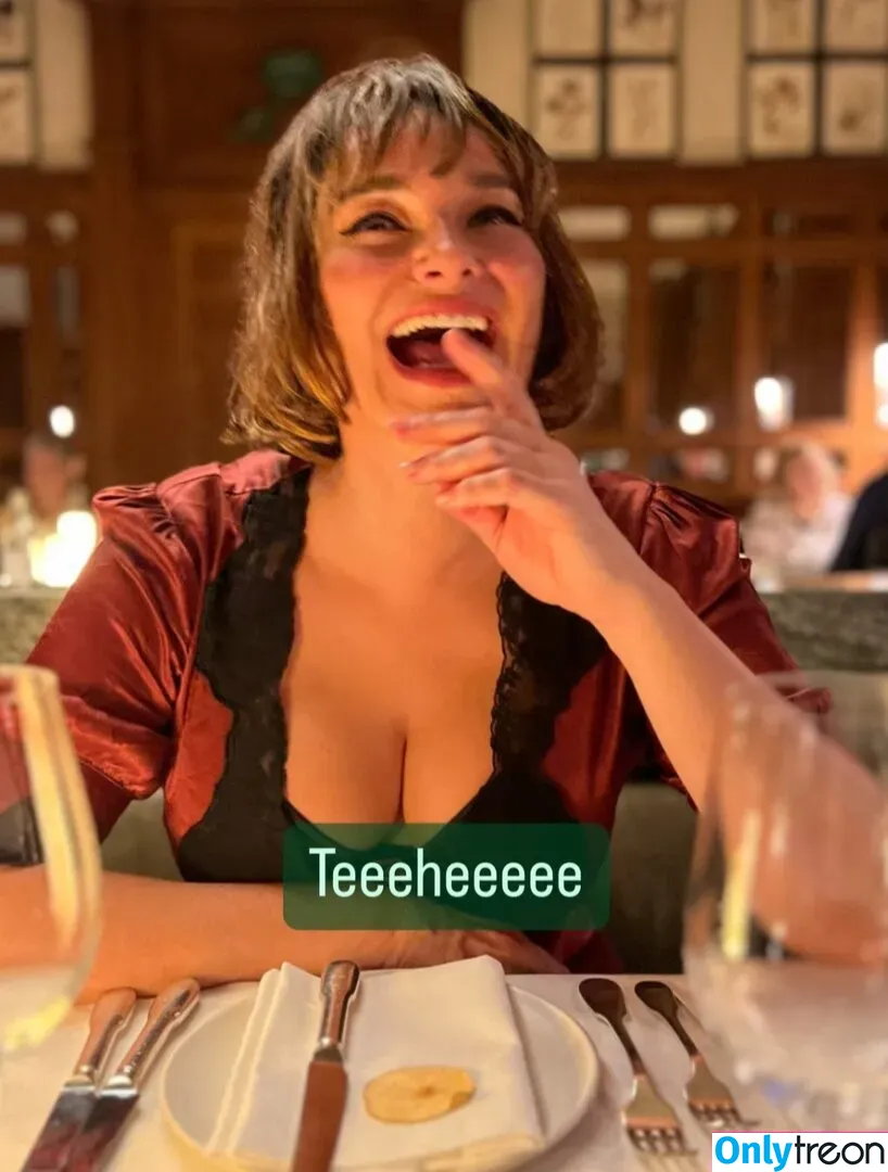 Gizzi Erskine nude photo #0104 (gizzierskine)