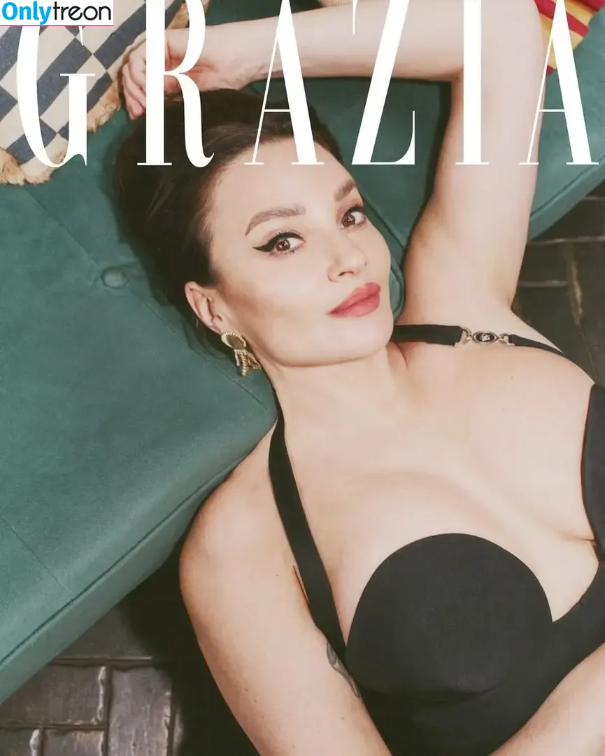 Gizzi Erskine nude photo #0242 (gizzierskine)