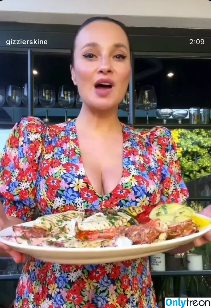 Gizzi Erskine голая photo #0256 (gizzierskine)