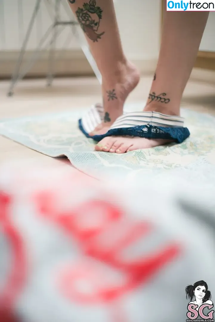 gladycesuicide голая photo #0965 (Gladyce / gladycefavour)