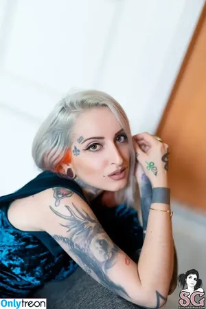 gladycesuicide / Gladyce / gladycefavour фото голая #1044