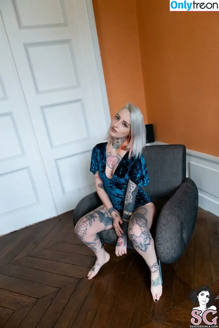 gladycesuicide голая photo #1041 (Gladyce / gladycefavour)