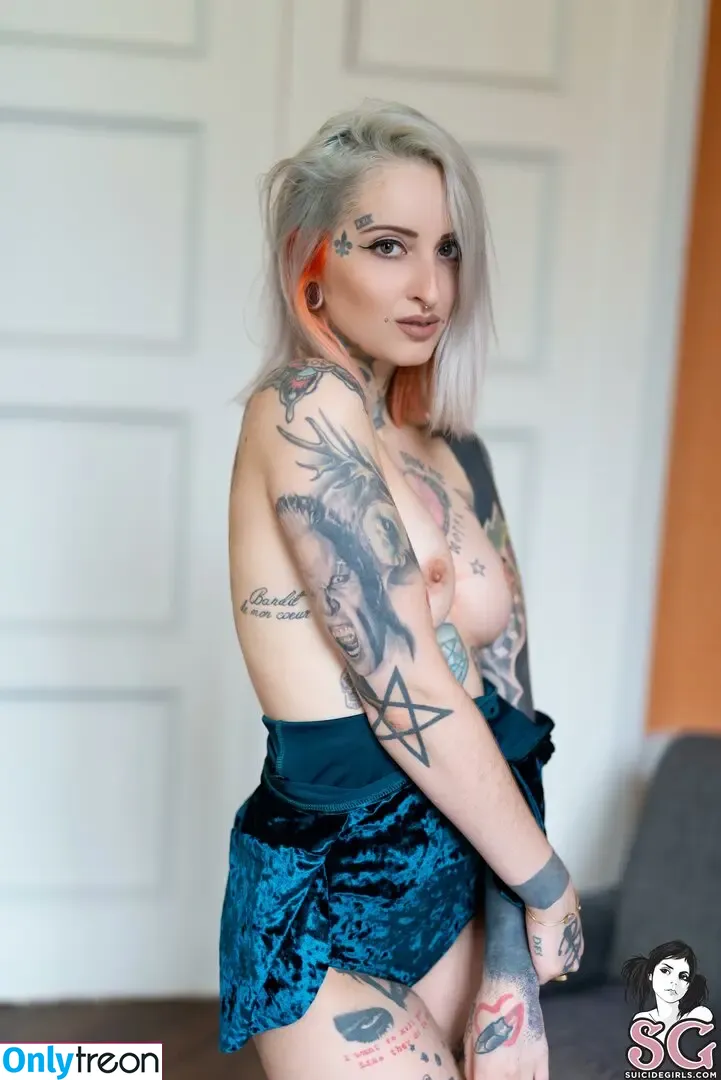 gladycesuicide голая photo #1055 (Gladyce / gladycefavour)
