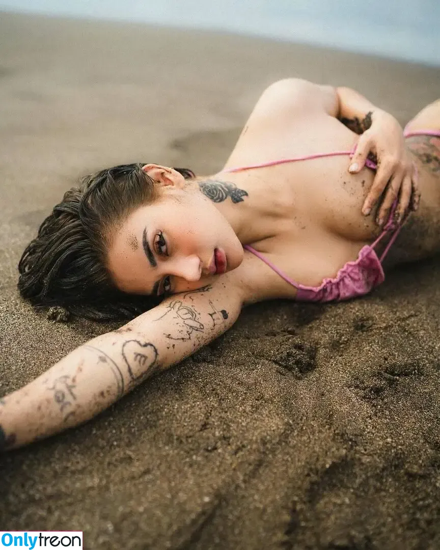 Gladys Alganesy nude photo #0026 (gladys.alganesy)
