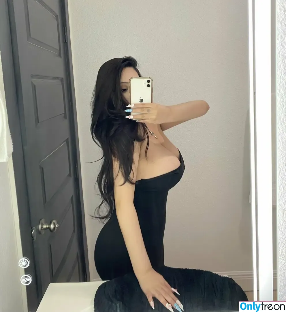 glistenlovve nude photo #0039 (lesglisten111 / love_ramayrat)