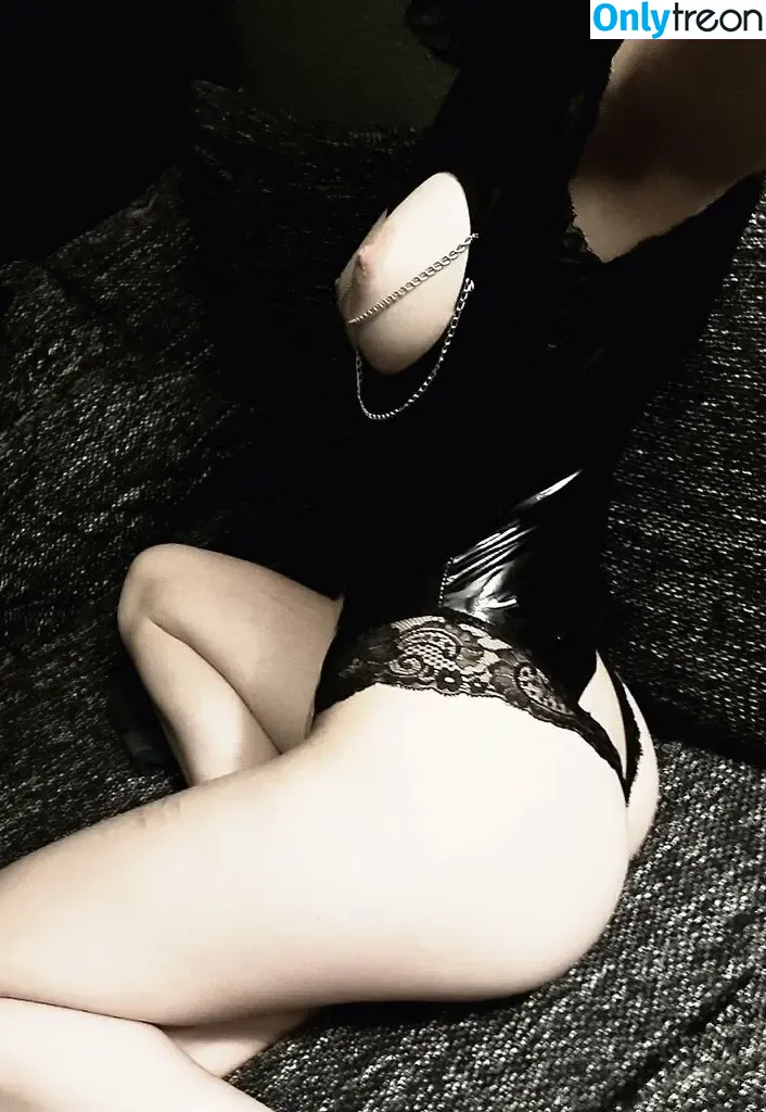 gloomyyyez nude photo #0010 (ezra / gloomiezz)