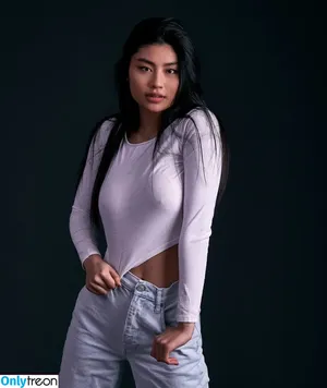 Gloria Tang / gloriatvng nude photo #0010