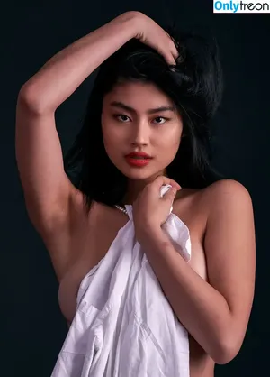 Gloria Tang / gloriatvng nude photo #0014