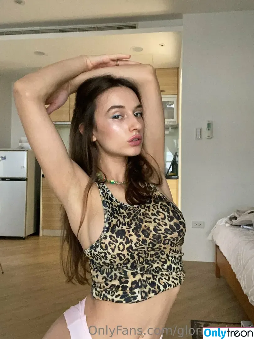 gloriasolprof голая photo #0021 (gloriafairyx)
