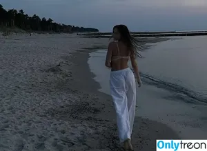 Glosiekk nude photo #0007