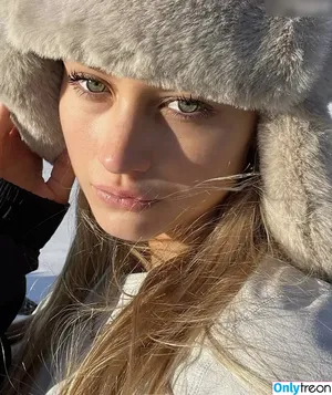Glosiekk nude photo #0008