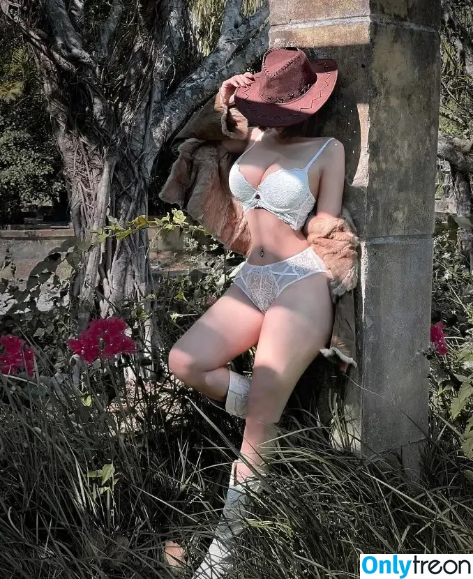 gne.hanis_ nude photo #0004 (gne.hanis__)