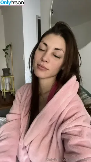goddesskylii / fun.with.kylii nude photo #0014