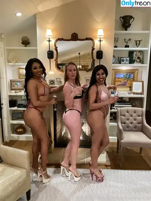  nude photo #0005