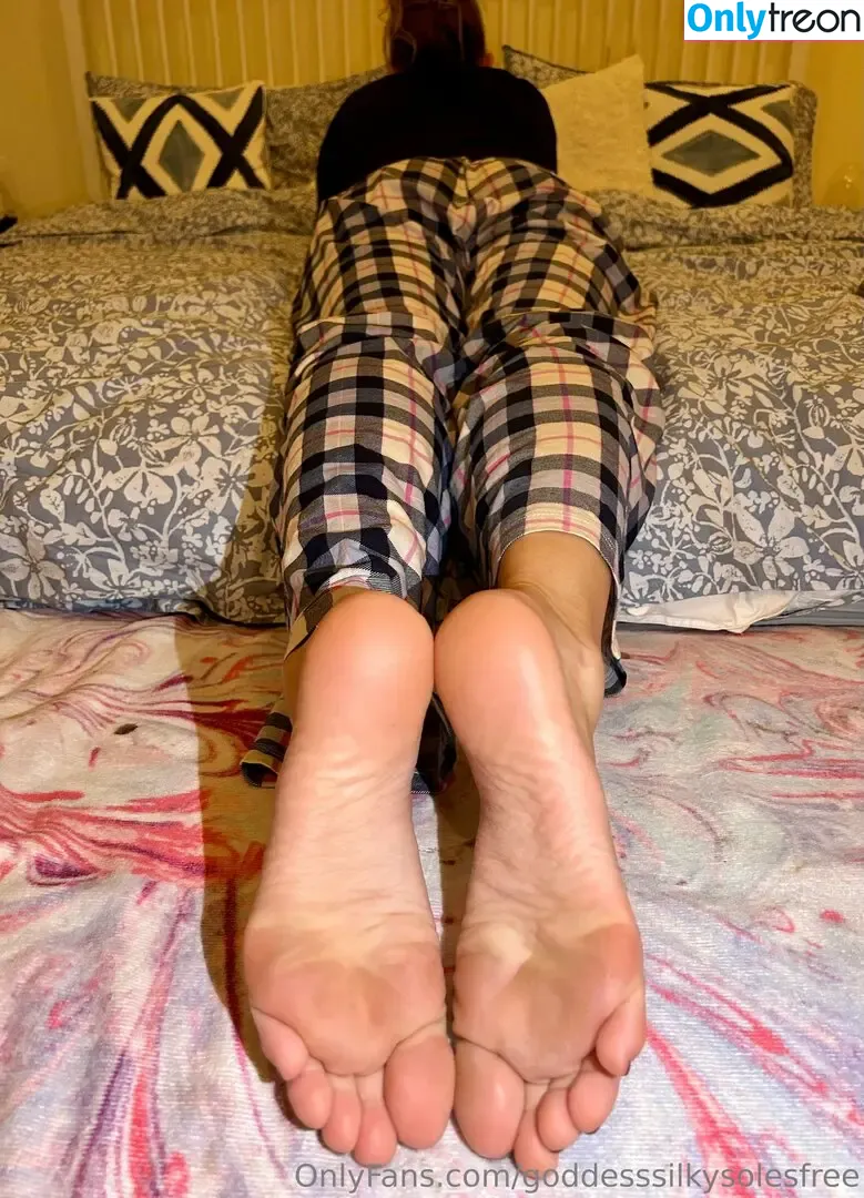 goddesssilkysolesfree nude photo #0109 (theeepursuitofselflove)