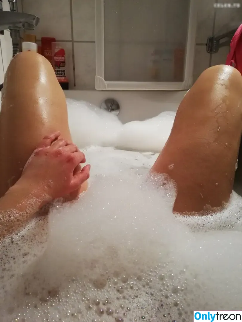 Goldloeckchen159 nude photo #0021 (sallyontour2021)