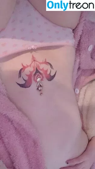 Gomi Kukara nude photo #0020 (Gomi's Navel / Kukara Gomi / armpitlover000 / kukaragomi)