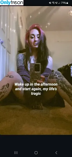Goth Muscle Mommy / buffgothmom / gothbutt.xo / roxxymission nude photo #0019