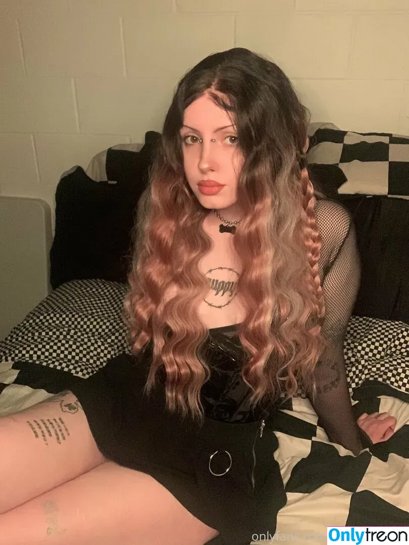 gothbabybrat nude photo #0006 (trashbabybrat666)