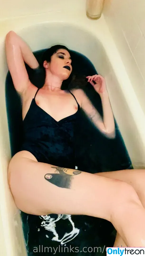 gothbae nude photo #0014 (gothbae.png)