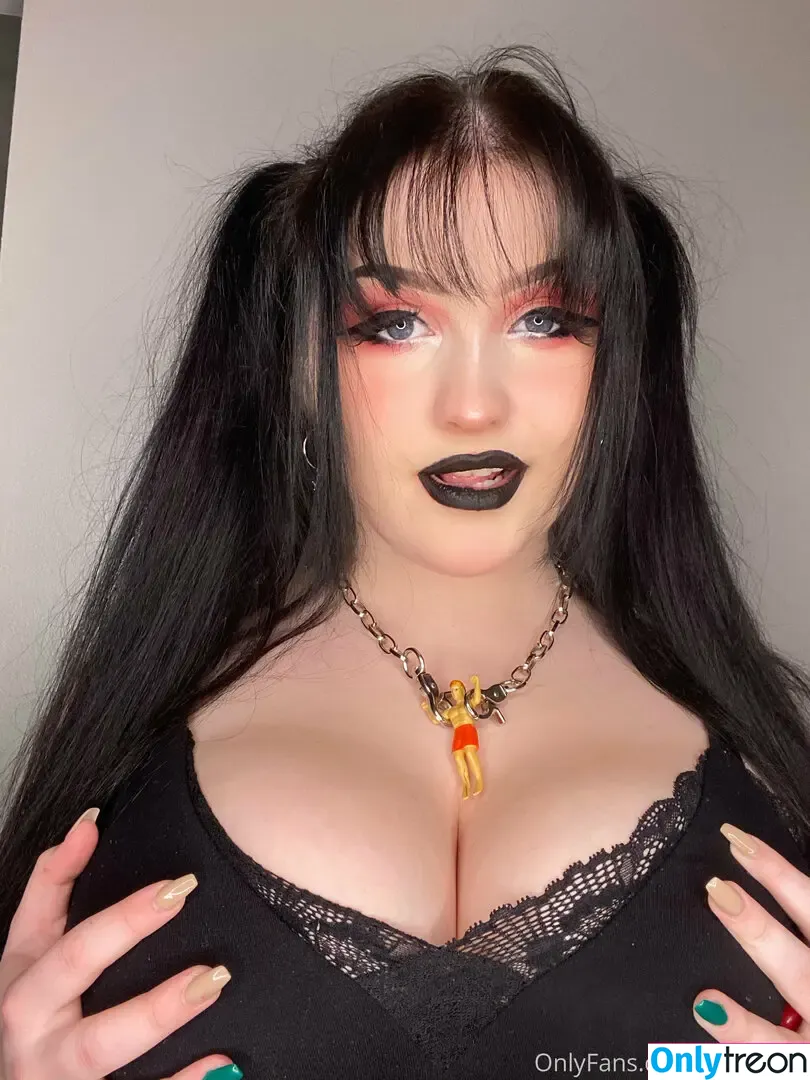 gothgiant nude photo #0042 (goth__egg)