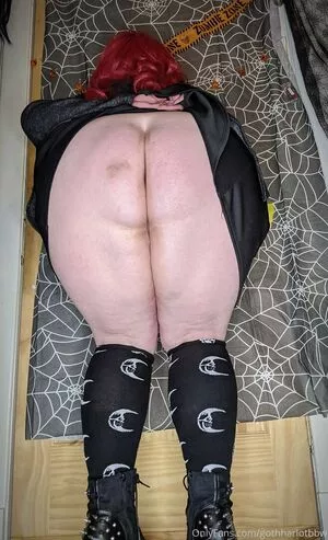 gothharlotbbw / littleheathengoth nude photo #0009