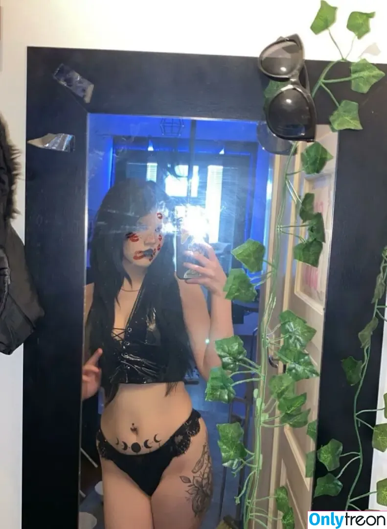 gothic.elvira nude photo #0002 (gothic-elvira)