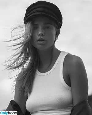  nude photo #0001