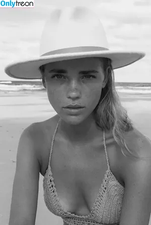  nude photo #0002