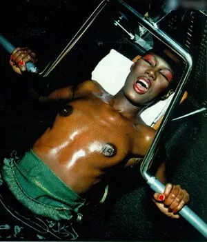 Grace Jones / gracejonesofficial / u140728318 фото голая #0014