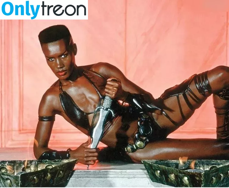 Grace Jones голая photo #0005 (gracejonesofficial / u140728318)