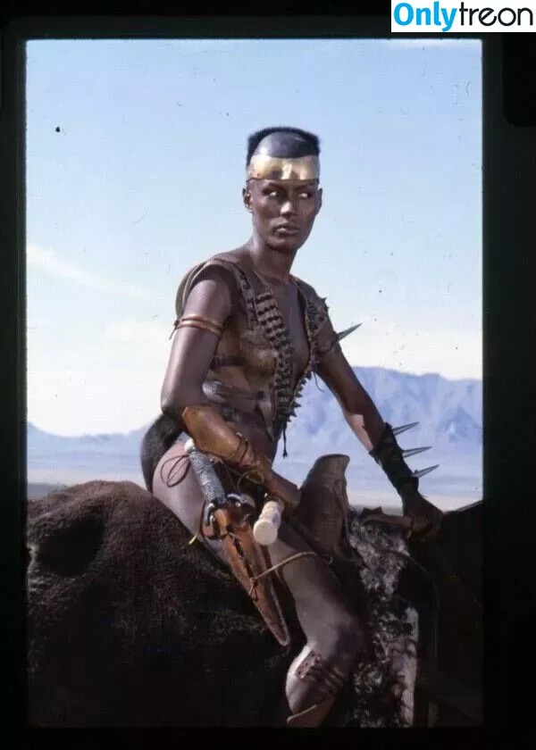 Grace Jones голая photo #0007 (gracejonesofficial / u140728318)