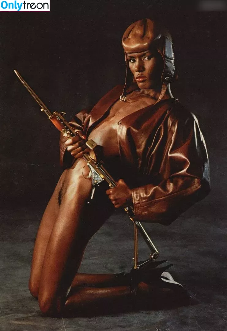 Grace Jones голая photo #0013 (gracejonesofficial / u140728318)