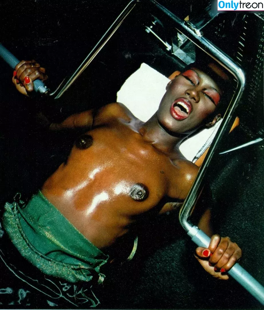 Grace Jones голая photo #0014 (gracejonesofficial / u140728318)