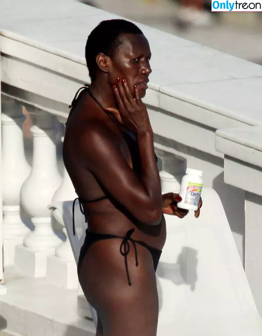 Grace Jones nude photo #0023 (gracejonesofficial / u140728318)