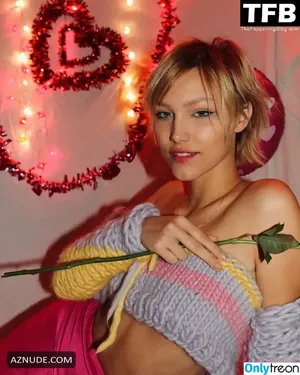 Grace VanderWaal / gracevanderwaal фото голая #0172