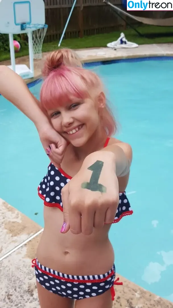 Grace VanderWaal nude photo #0157 (gracevanderwaal)