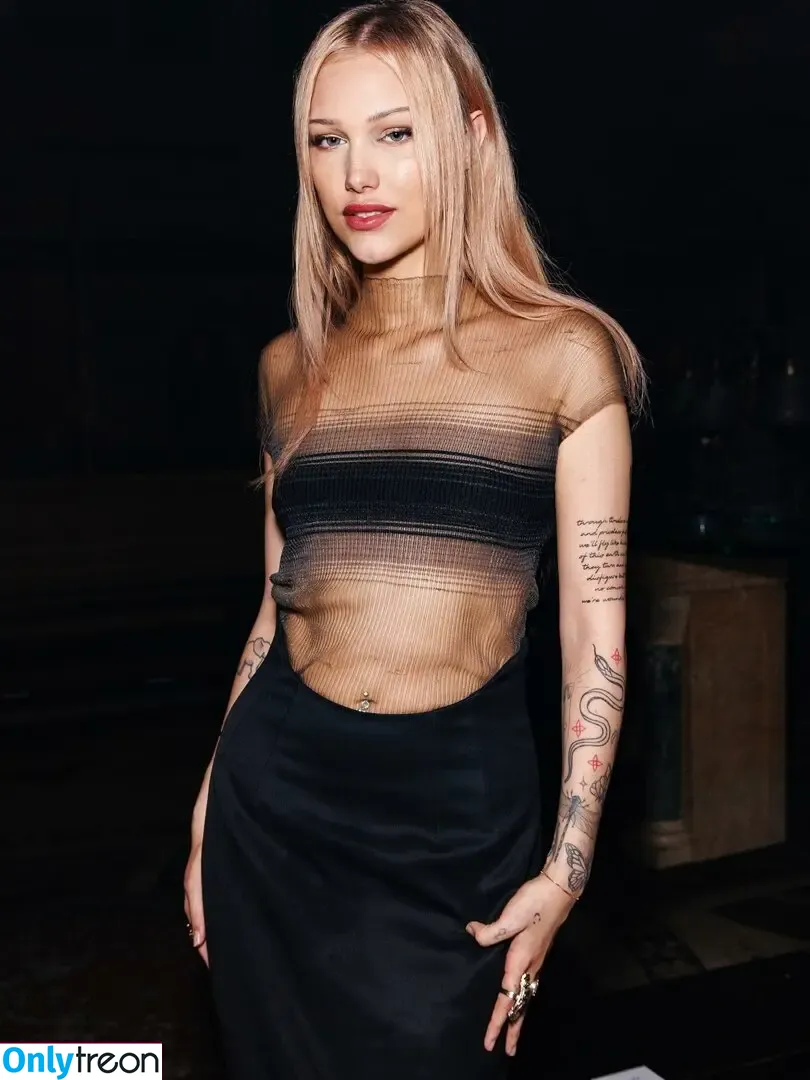 Grace VanderWaal nude photo #0208 (gracevanderwaal)