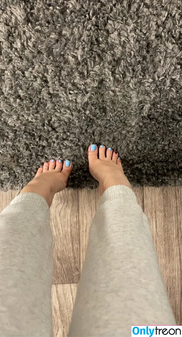 gracefulgracexo голая photo #0128 (graceful_gracex0.2 / thebeautyinfeet)