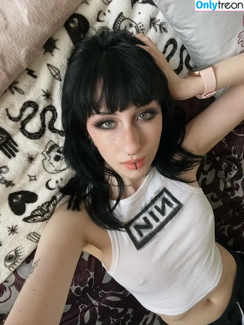 graveghostie голая photo #0007 (eghostie / missghostie99)